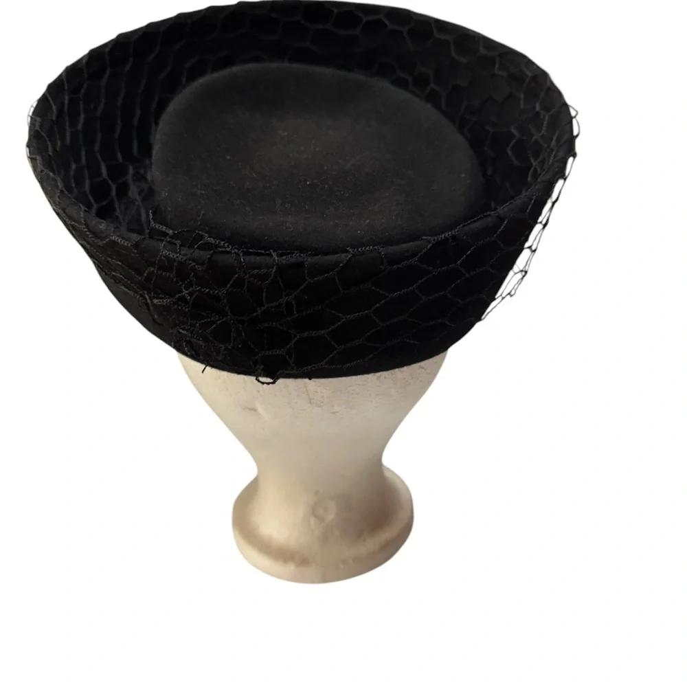 1940s Glenover 100% Wool Hat w/Netting - Picture 5 of 6